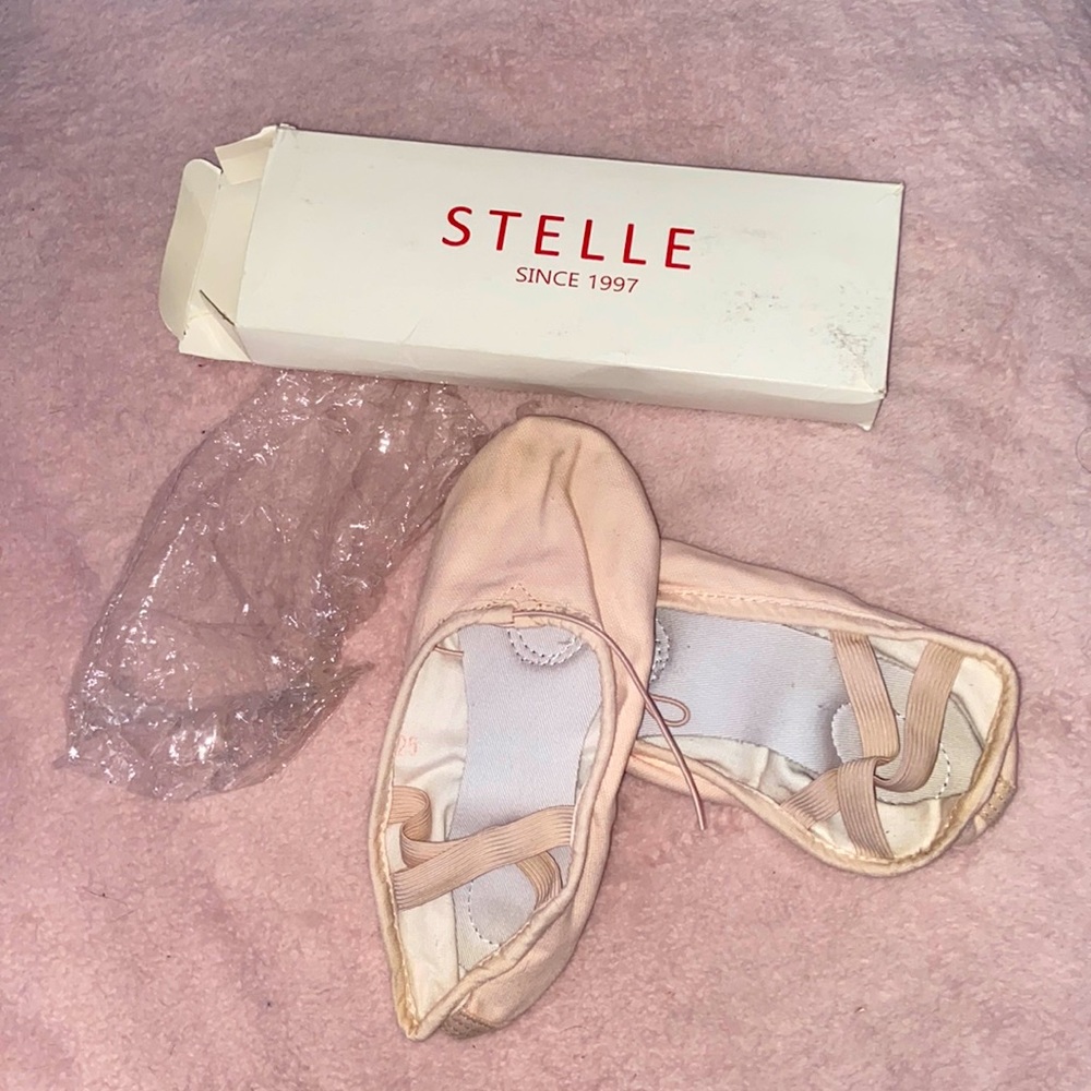 Pink ballet 🩰 shoes!!! 🤭🦄